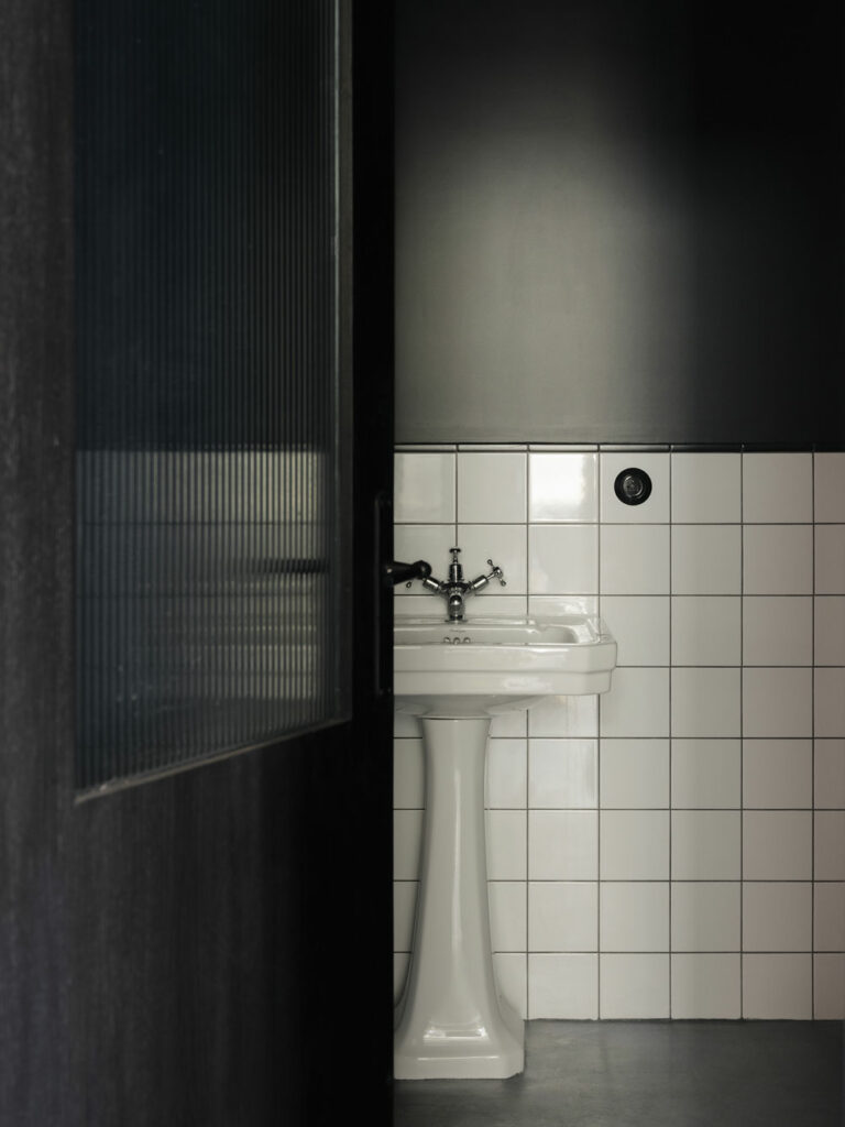 ateliersauav-paris-ebene-sanitaires